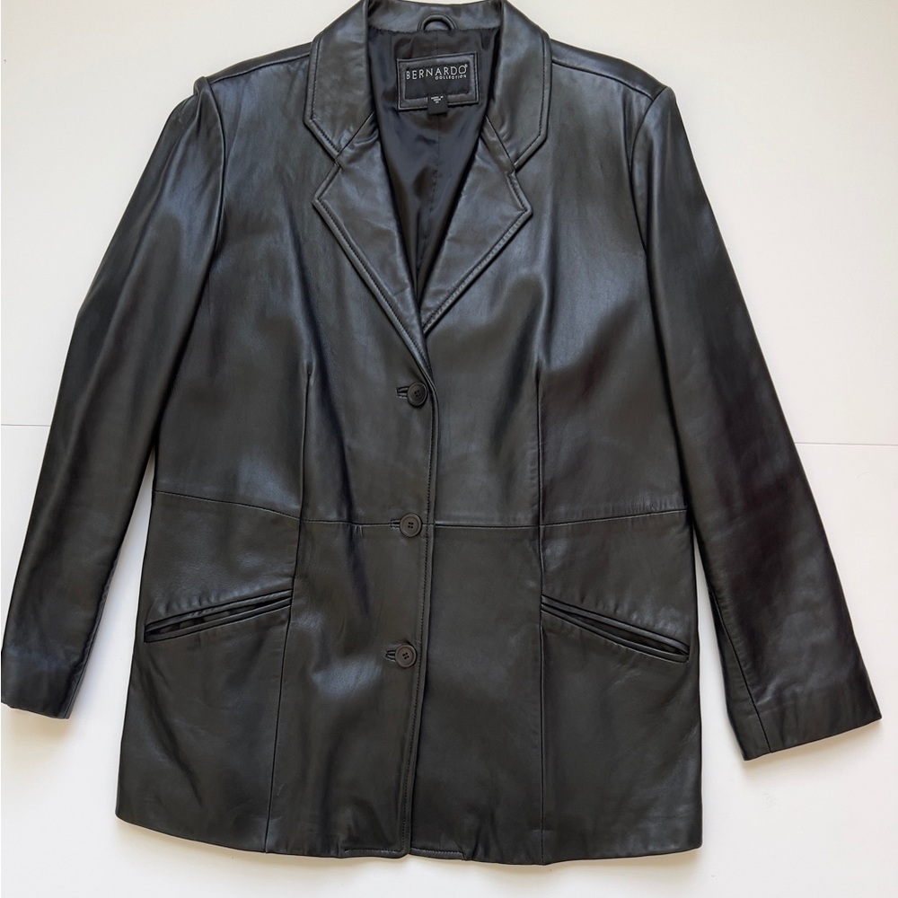 Bernardo Women's Classic Black Leather Jacket - Picture 2 of 7